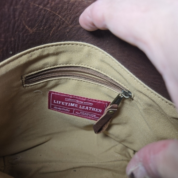 Duluth Trading lifetime leather brown leather crossbody field bag - Picture 3 of 11